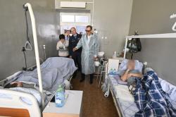 Участников СВО из военного госпиталя в Гатчине поздравил губернатор