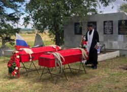 В деревне Скворицы захоронили останки 29 ополченцев
