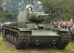 В Гатчине показали легендарный танковый бой