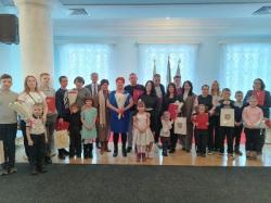 Гатчинские семьи получили сертификаты на жильё