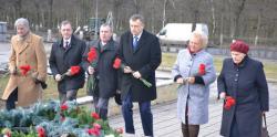 Александр Дрозденко почтил память героев-гатчинцев