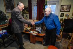 Губернатор наградил жителя блокадного Ленинграда Валерия Исакова