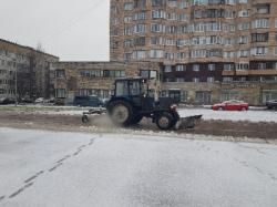 На улицы города сегодня вышло более 20 единиц спецтехники