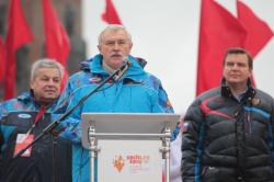 Олимпийский огонь идет по Петербургу