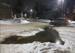 В центре города разлив канализации