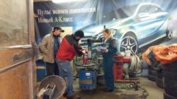 Сотрудники МЧС проводят разъяснительную работу с местными СТО