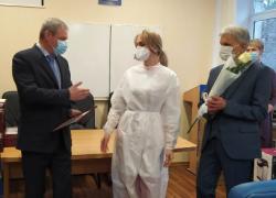 В Гатчине отметили медработников, которые стоят на передовой борьбы с COVID-19
