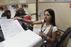Выплату на детей до трех лет оформят в МФЦ