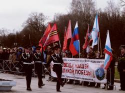 Масштабная копия знамени Победы была развернута у памятника Воинам-Освободителям
