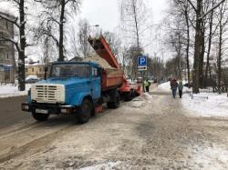 Уборка снега в Гатчине - в режиме нон-стоп
