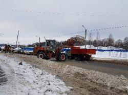 На борьбу со снегом направлено больше спецтехники