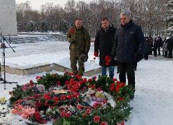 В честь Дня неизвестного солдата в Гатчине состоялся торжественно-траурный митинг