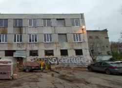 Ремонт в Гатчинской поликлинике: работа очень медленно, но движется