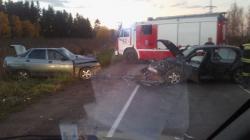 За поселком Тайцы столкнулись два автомобиля