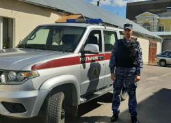 Сотрудник вневедомственной охраны в свободное от службы время задержал грабителя, напавшего на женщину