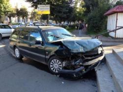 В  центре Гатчине произошла авария с участием 4-х авто