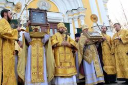 По Гатчине пронесли Мальтийские святыни