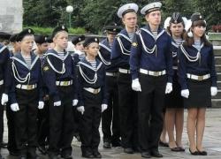 Морская форма им к лицу!