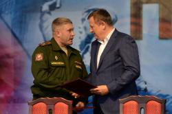 Праздник на площади у Гатчинского дворца (фото)