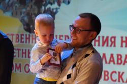 Губернатор вручил многодетным родителям знаки «Слава Матери» и «Отцовская доблесть»