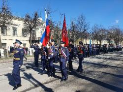 Строевым шагом по проспекту 25 Октября!