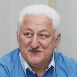 Больница в Коммунаре с повестки дня не снимается