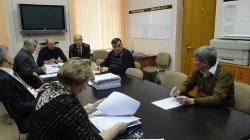 Меж ними все рождало споры и к размышлениям вело
