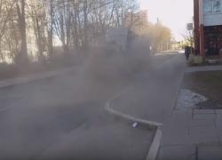 Пыльная уборка улиц Гатчины продолжается