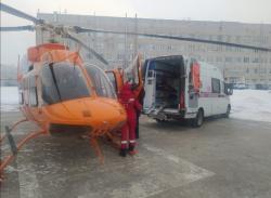Пациента гатчинской больницы доставили санитарной авиацией на вертолете