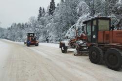 Очистку дорог Ленинградской области ведет дополнительная спецтехника