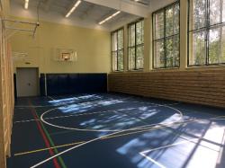 В школах Гатчинского района обновляют спортивные залы и площадки