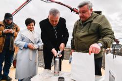 У будущего мемориала под Гатчиной заложена капсула с землей памятных мест Донбасса