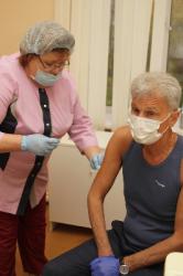 Глава Гатчинского района сделал прививку от пневмококковой инфекции