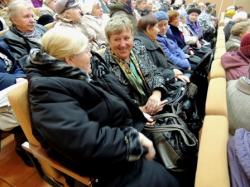 Елена Любушкина поздравила жителей Гатчинского района с Днем пожилых людей