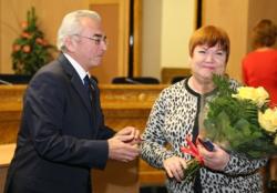 Лариса Пункина получила удостоверение депутата