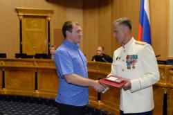 Житель  Гатчины Алексей Пермяков награжден ведомственной медалью