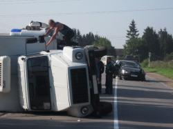 В Сокколово произошло лобовое столкновение легкового и грузового автомобиля