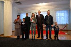 Жители Гатчинского района получили ключи от квартир в новом доме