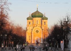 Неизвестные избили и ограбили настоятеля Павловского собора