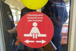 На вокзале «Гатчина — Варшавская» и в электричках проверили соблюдение масочного режима