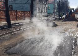 Коммунальные службы приступили к ямочному ремонту улицы Чкалова