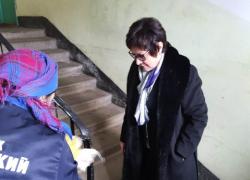Людмила Нещадим проверила как управляющие копании справляются с обработкой подъездов