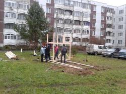 Жители Гатчины сами построили детям деревянную горку!